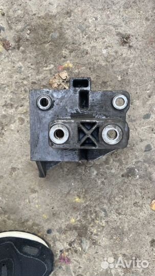 Кронштейн насоса Гур Audi A8 D3 Vw phaeton 6.0