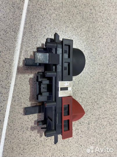 Кнопка аварийной сигнализации Renault Megane II