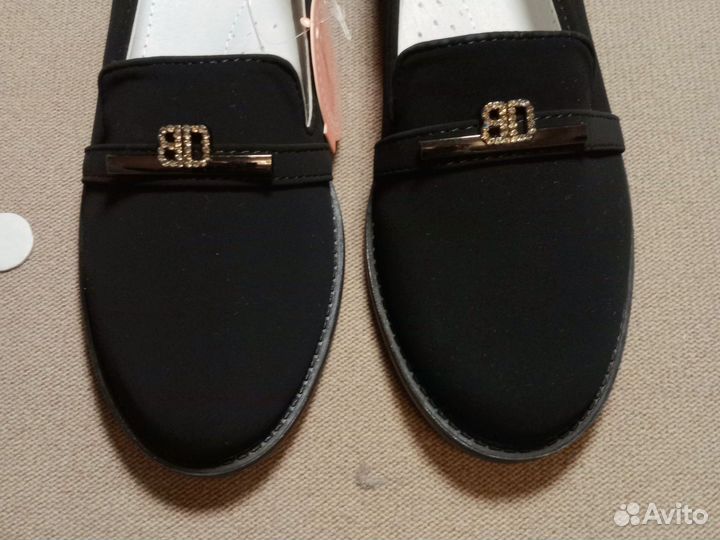 Новые замшевые туфли. р.34 и 35