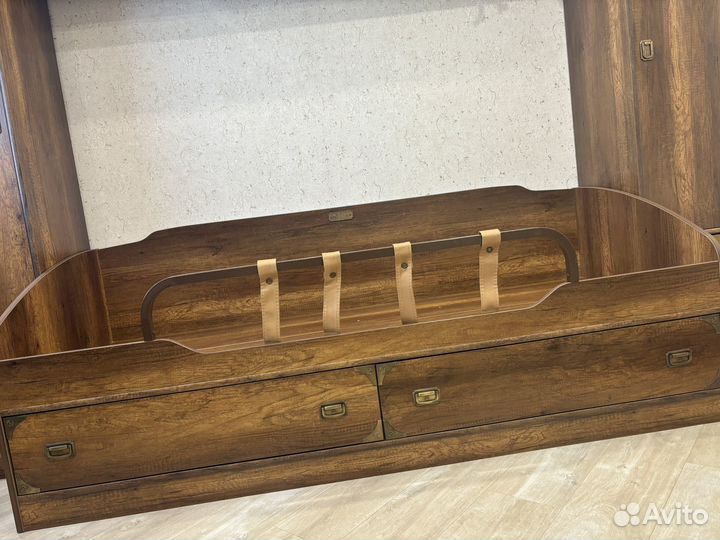 Кровать детская с бортиками и матрасом