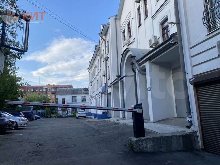 4-к. квартира, 138 м², 3/3 эт.