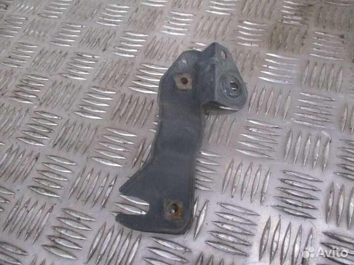 Кронштейн солнцезащитного козырька Scania 1355661