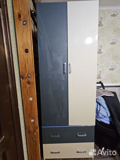 Спальный гарнитур бу, письменный стол, кровать