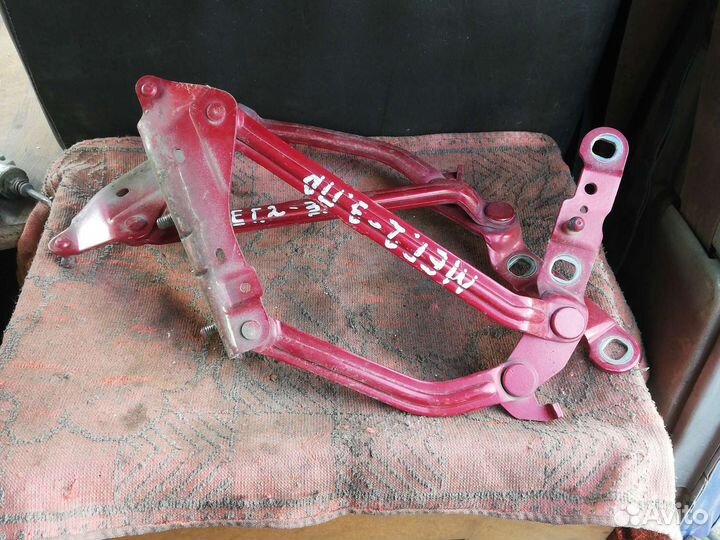 Петля крышки багажника Рено Меган 2