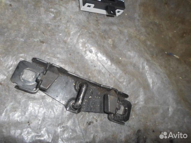 Замок багажника (ответная часть ) хэтчбек Ford Foc