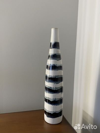 Декортивная ваза высокая