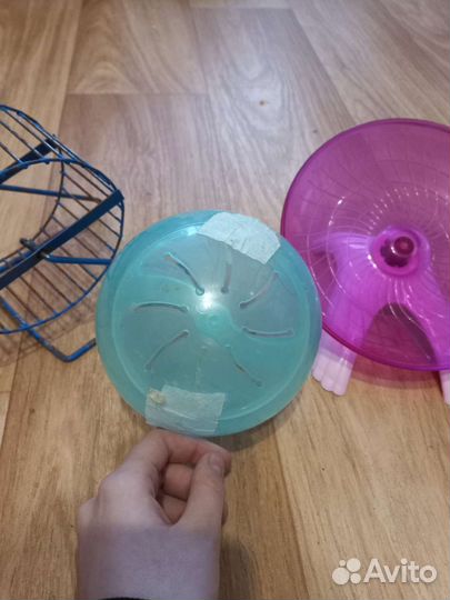 Колеса, миски, домики для хомяков