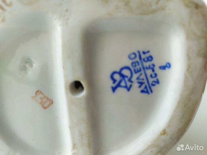 Фарфоровая статуэтка 