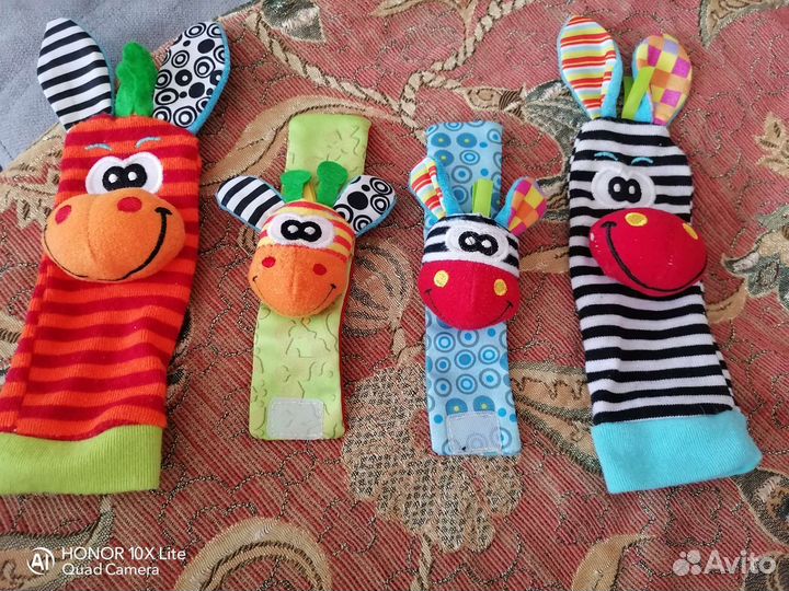 Носки и браслеты-погремушки