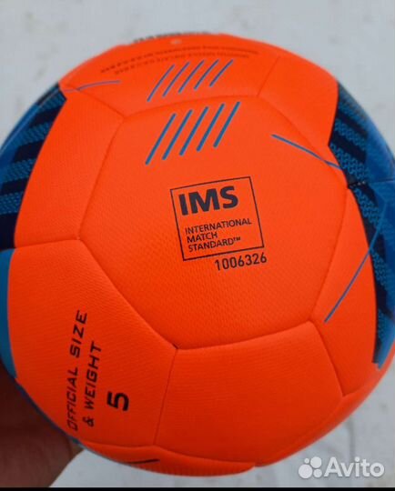 Зимний Футбольный мяч про