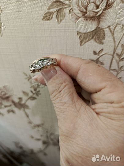 Золотое кольцо женское