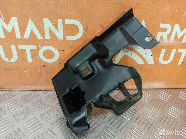 Кронштейн решетки радиатора верхний передний