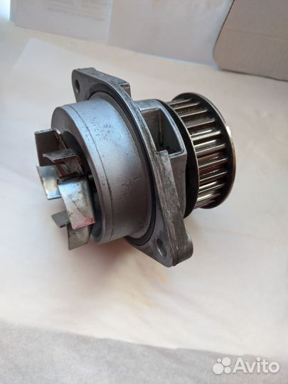 Помпа двигателя BXW 1,4