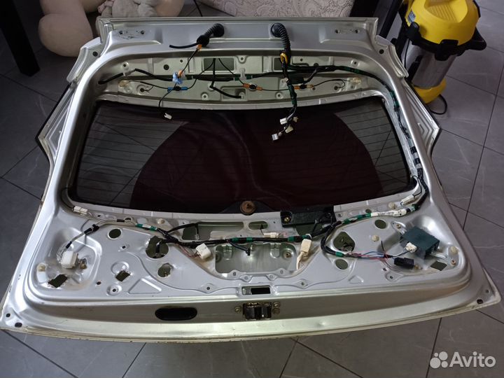 5-ая дверь Toyota mark 2 blit, (крышка багажника)