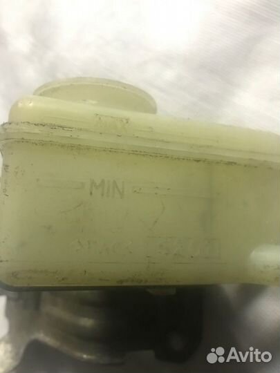 Бачок для тормозной жидкости Toyota Ipsum SXM10