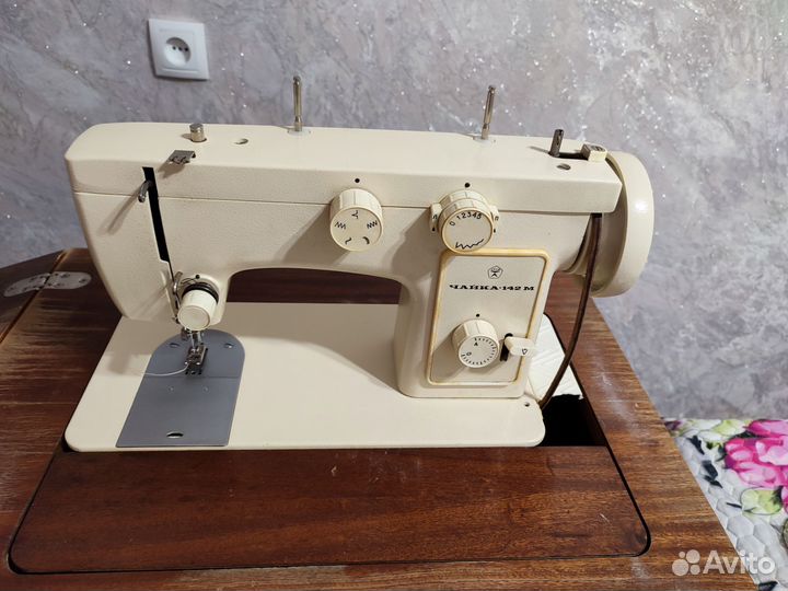 Швейная машинка Чайка 142м