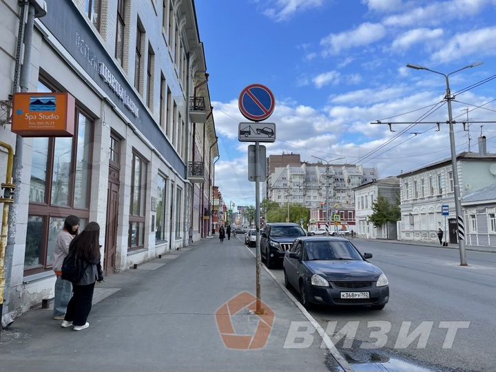 Помещение с витражами в историческом центре