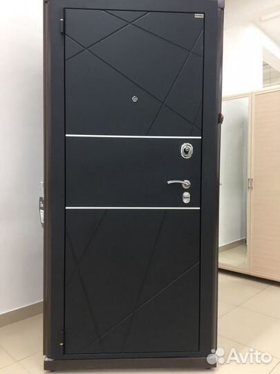 Металлическая входная дверь для кладовой