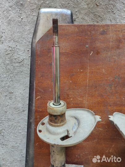 Амортизаторы передние Peugeot 408