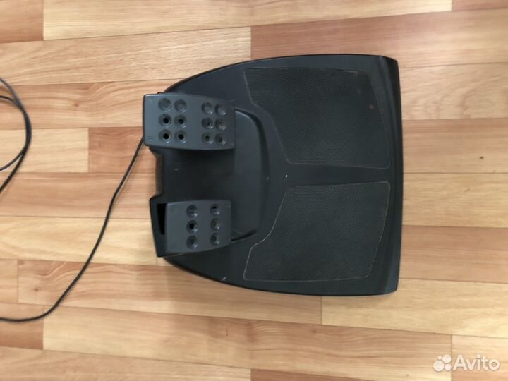 Игровой руль logitech momo racing