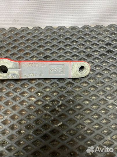 Петля капота левая Volvo FH4 82320176