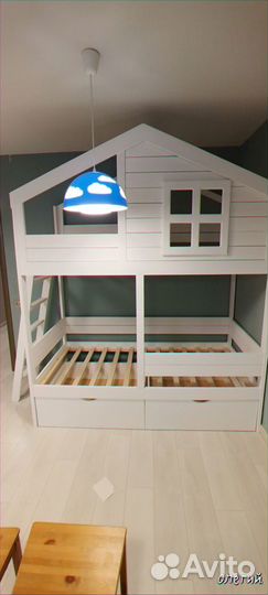 Детская двухъярусная кровать