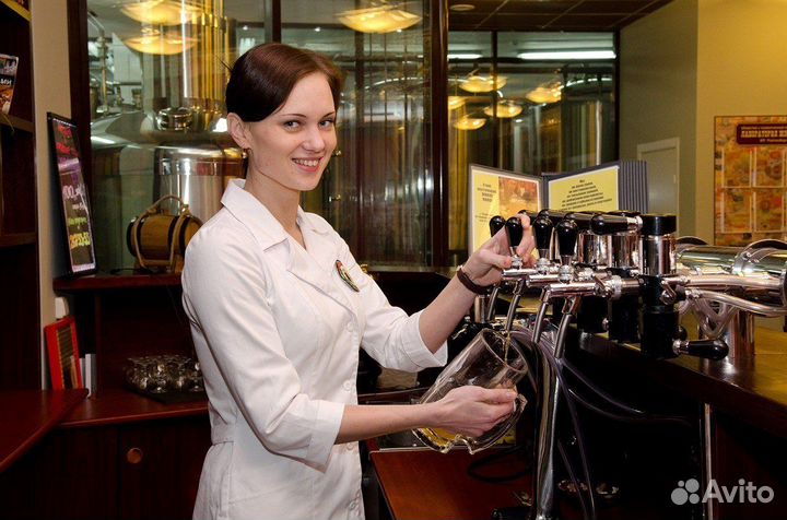 Продавец в магазин разливного пива