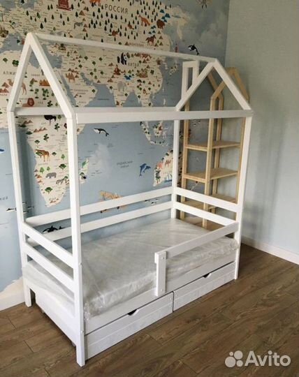 Детская кровать домик