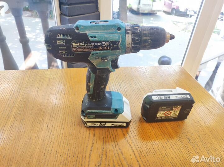 Дрель-шуруповерт Makita DF488D