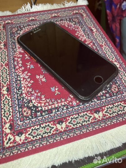 iPhone SE, 128 ГБ