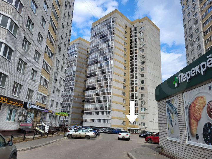 Торговое на въезде в крупный ЖК