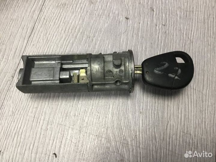 Замок зажигания Peugeot 806 2 2000