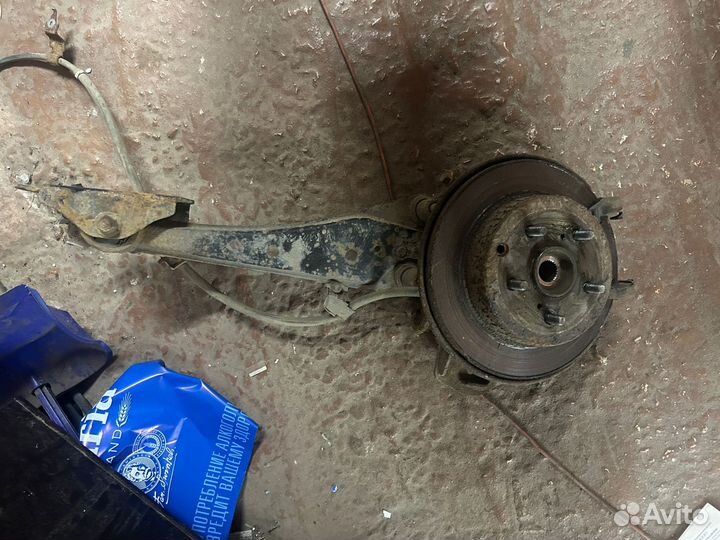 Ступица задняя правая Toyota Rav4 в сборе