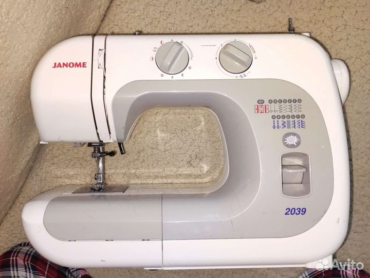 Электрическая швейная машина Janome 2039