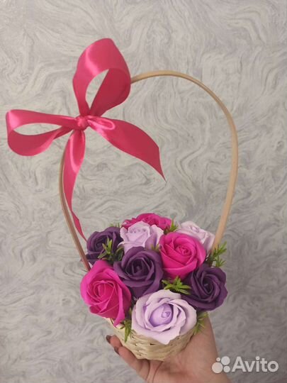 Букет из мыльных роз в корзине
