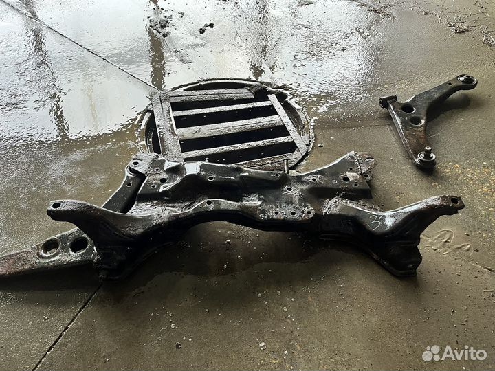 Подрамник lancer 9