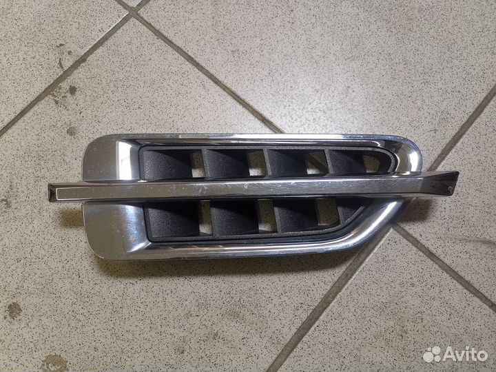 Молдинг переднего правого крыла Cadillac Escalade