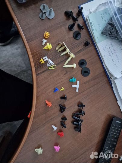 Клипсы автомобильные