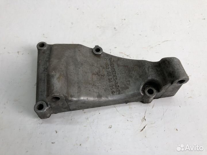 Кронштейн генератора M103 для Mercedes W124