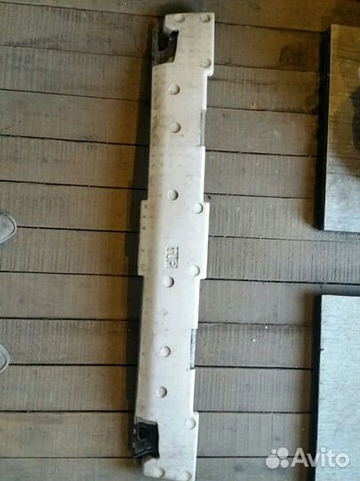 Усилитeль заднeго бaмпера Тоyоta Сamry 40