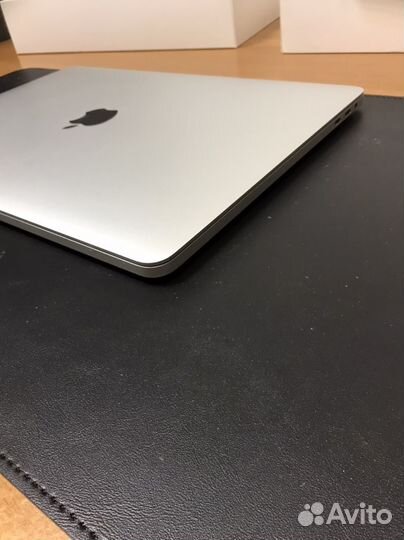 Macbook pro 13 touch bar silver