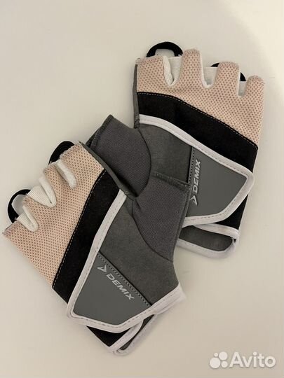 Спортивные перчатки