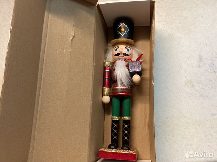 Щелкунчик деревянный 26см