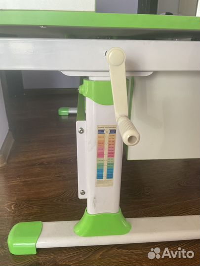 Письменный стол-школьная парта