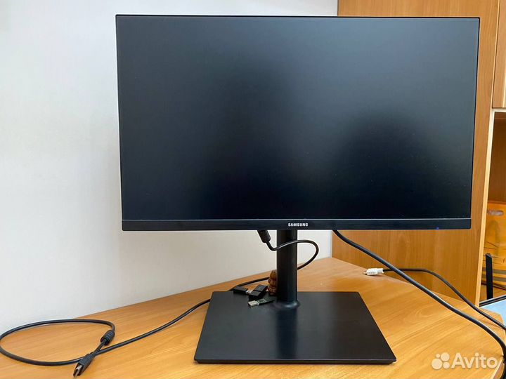 Монитор Samsung S24H850QFI