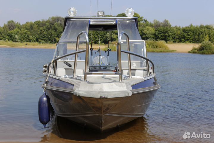 Катер Buster Magnum