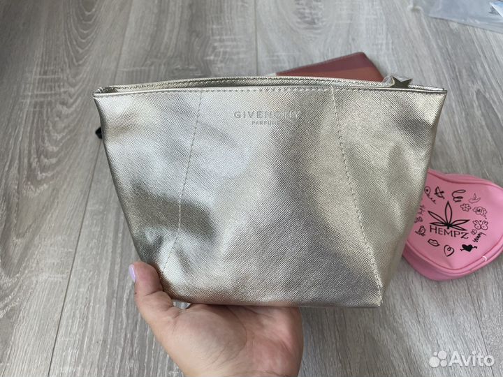 Новые косметички Shiseido и Givenchy