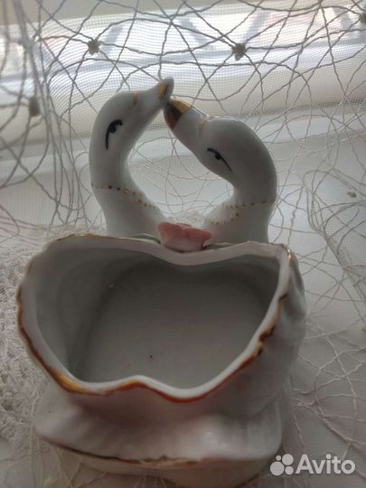 Статуэтка лебедь