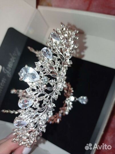 Диадема, серьги, ожерелье