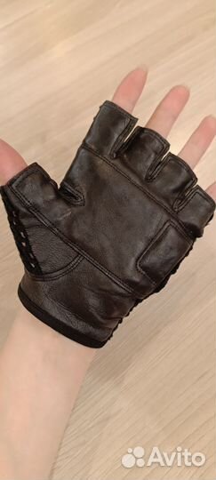 Спортивные перчатки